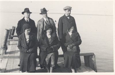 Ed. Hubel with unknown Kuressaare on the sea  duplicate photo