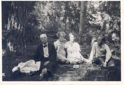 Ed. Hubel on a family picnic in Saaremaa forest 12. VIII 1939  duplicate photo