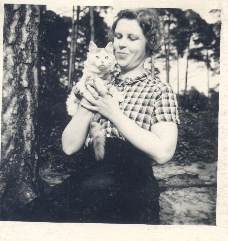 [Saara Hubel] with a cat
