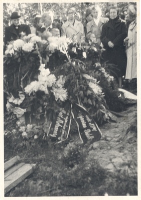 Ed. Hair of the Hubel  duplicate photo