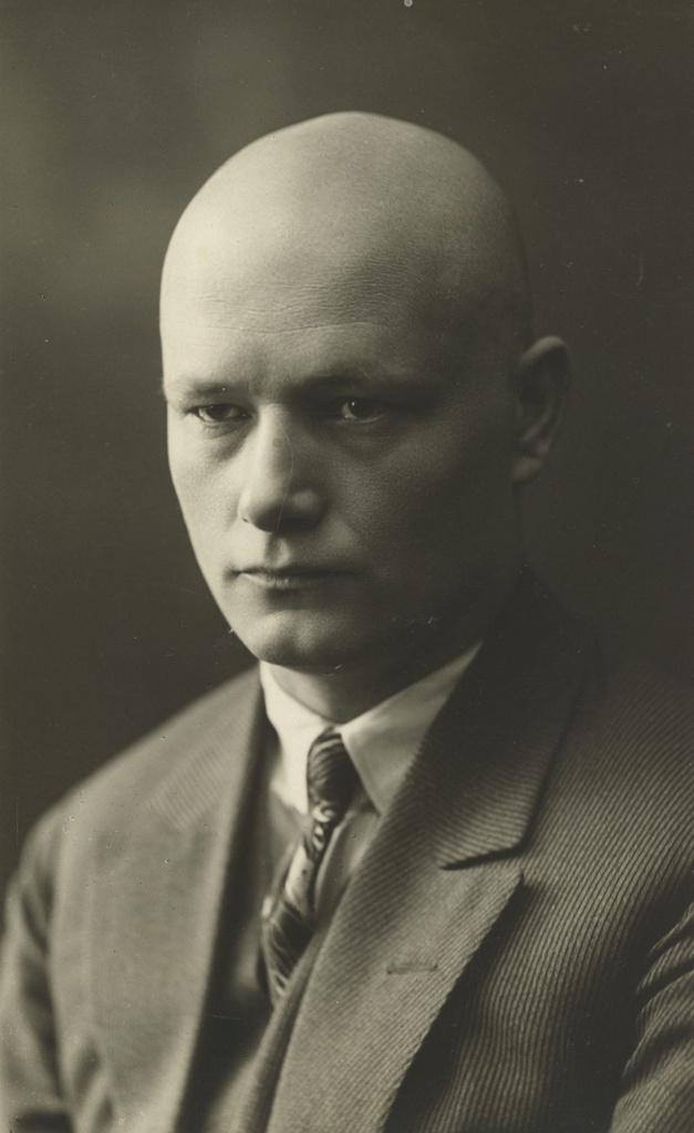 Gailit, August