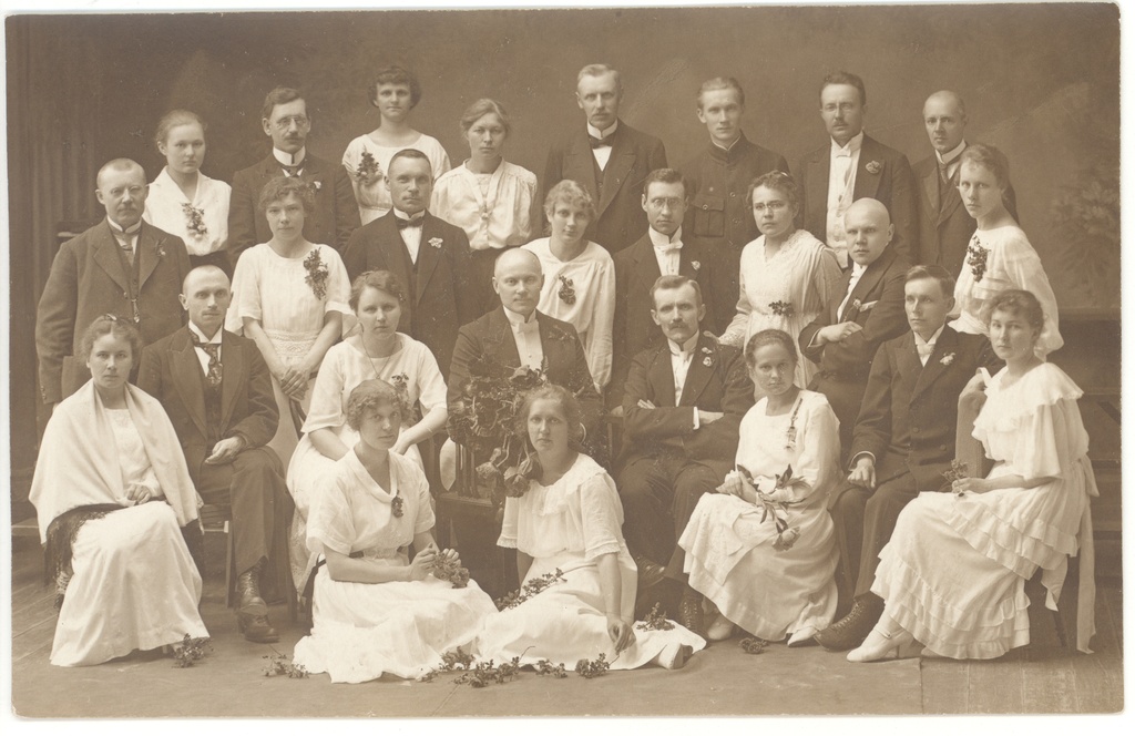 (Eduard Schönberg) Teachers of the Gymnasium of Estonian Educational Society of Viljandi, second Eduard Schönberg, fourth Jaan Latik from the right