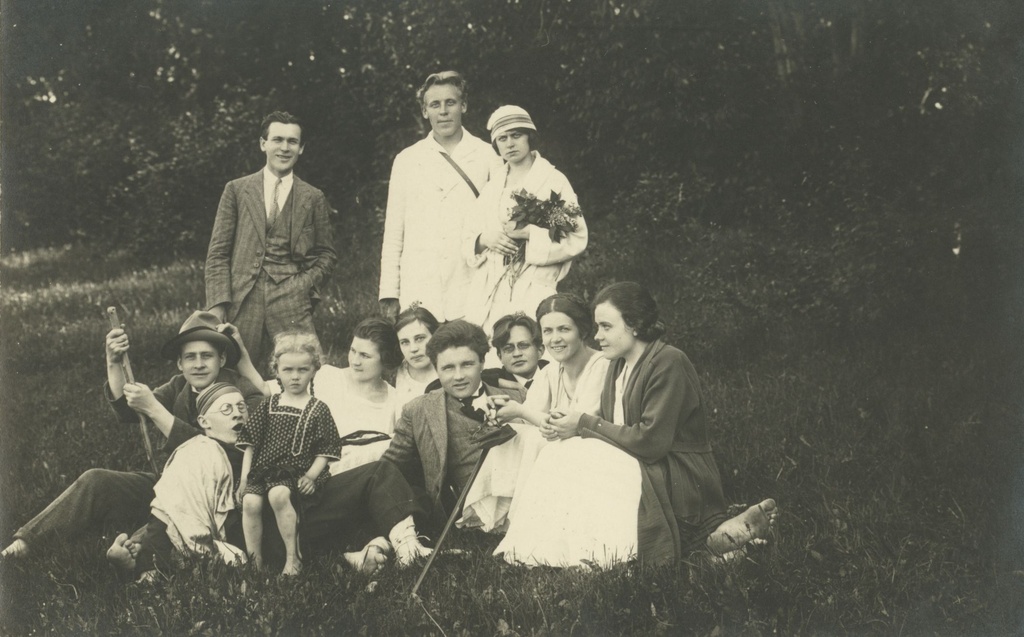 Johannes Sonin, Oskar Loorits, [Daughter of Jaik], Sonin, Juhan Jaik, Alexander Antson and Unknown Rõuge 19. VII 1923