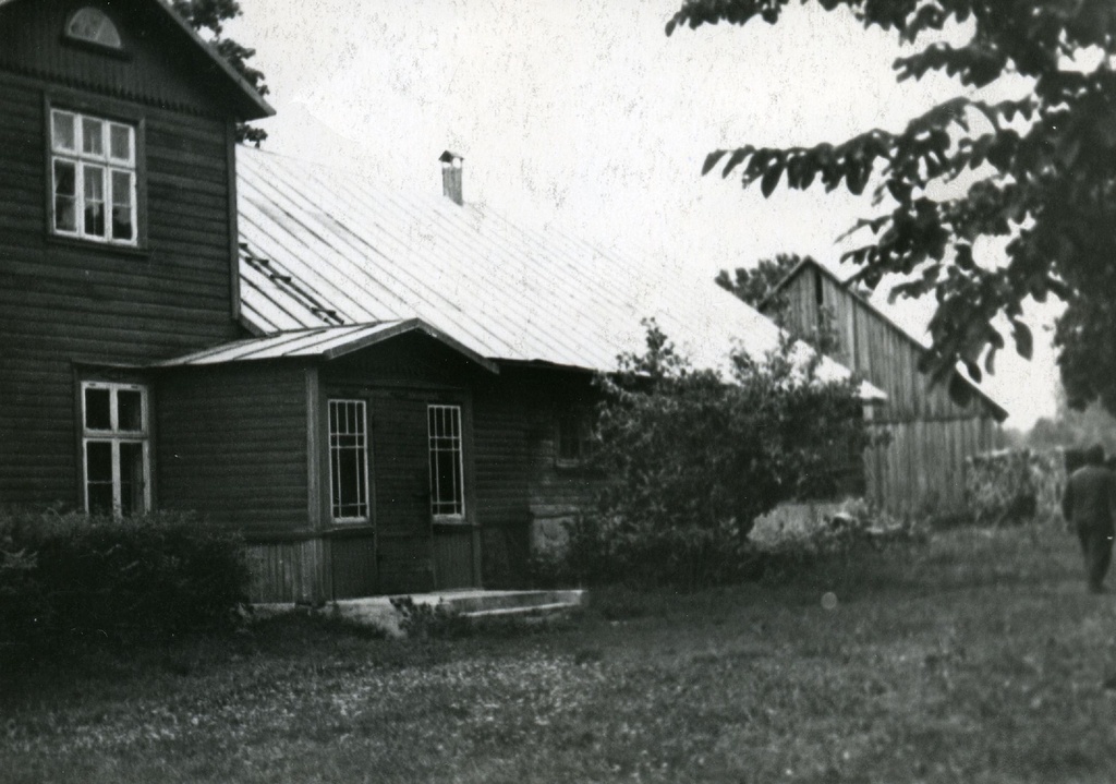 Karl Ristikivi's homepage in Pärnamaa (hist Kilgimetsa) village in Paadremaa municipality in 1964
