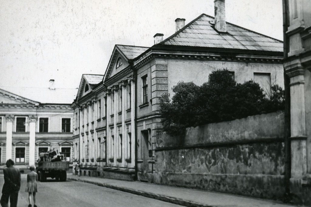 Tartu. The house itself. Knight and Laia tn. At the corner where K. Ristikivi worked in 1944.