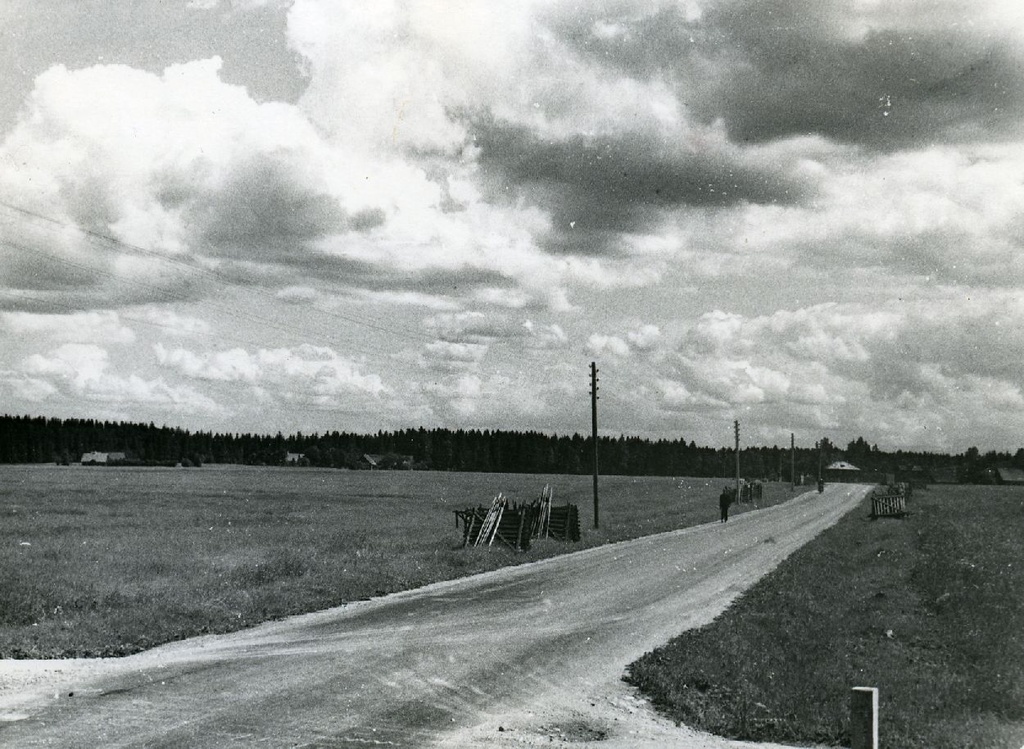 Vao crossroads on the way of Väike-Maarja Kiltsi