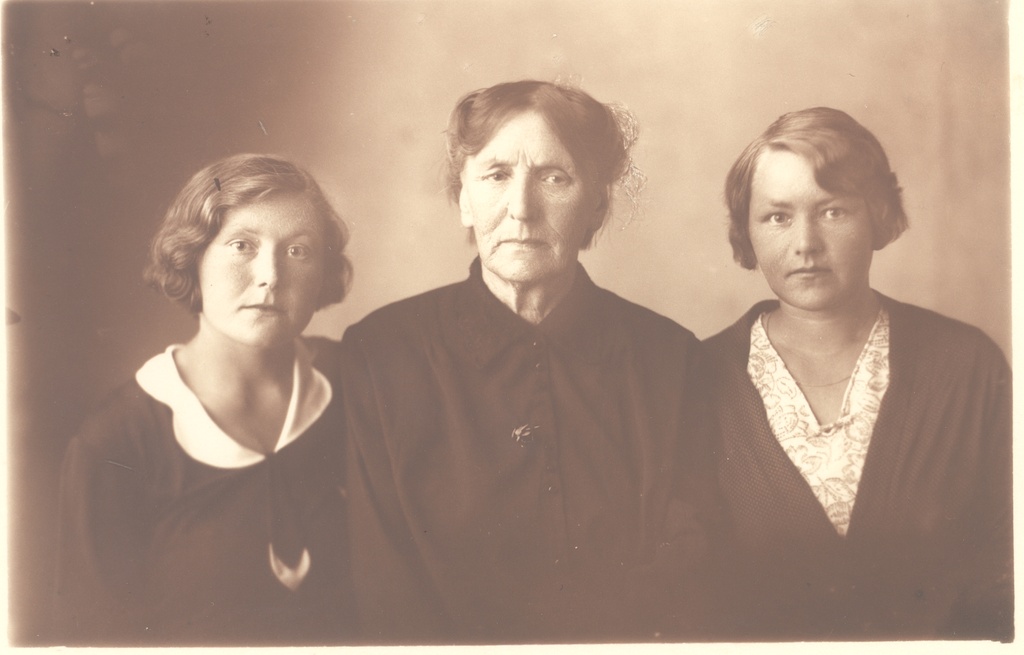 Marie Sepp (Joh. Aunt daughter of the autumn), yes. Aunt, Marta Sepp (aunt daughter)