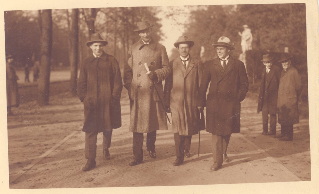 1)Rudolf Paris, 2) August Gailit, 4) Henrik Visnapuu in Berlin