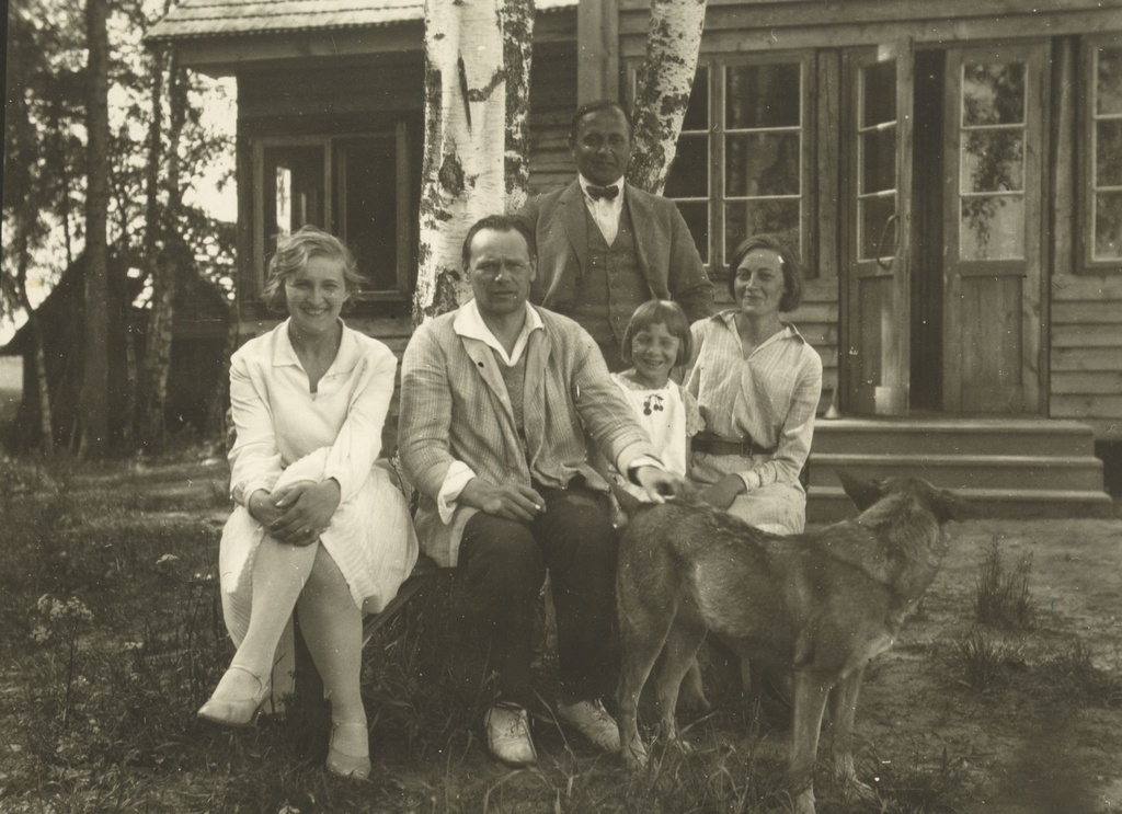 Henrik and Hilda Visnapuud group photo