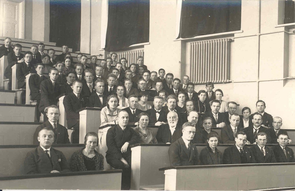 Eisen, m. J.- II r. from the left in Tartu in 1926