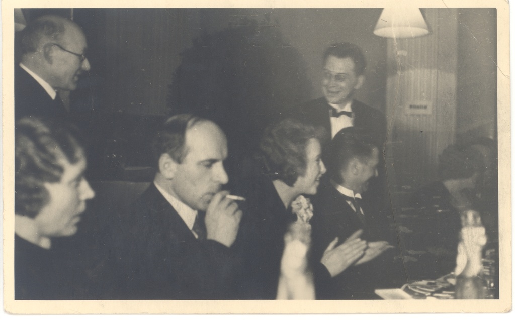 Left: Kaarel Melso, unknown, Johannes Semper, Elo Tuglas, Friedebert Tuglas, Jaan Roos
