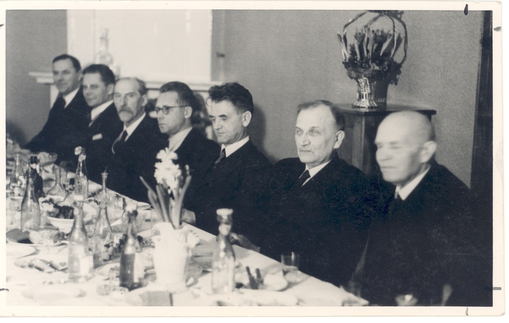 From the left: Richard Kleis, Hans Kruus, Jaan Tõnisson, Andrus Saareste, Jaan Roos, Juhan (Johann) Kõpp, Karl Eduard Food