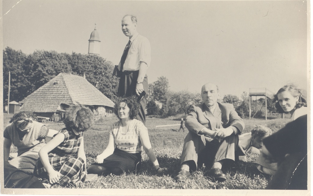 M. Seping, V. Verev, one Finnish writer, J. Semper, U. Laht and a. Smuul Karksis in 1958.