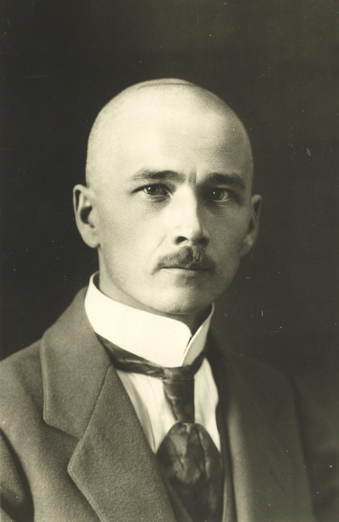 AST, Karl