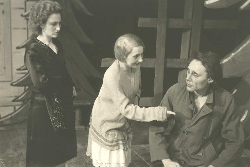 A. Kitzberg's "The Fucked Farm" in Small Theatre 1943/44