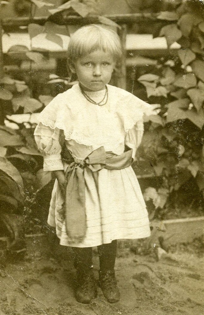 Betti Alver as a child