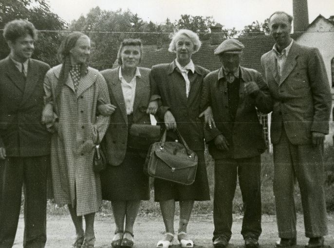 A. Hint, e. Kõrge, b. Alver, e. Tuglas, unknown, K. Kõrge Ahjal 12th Sep. 1955