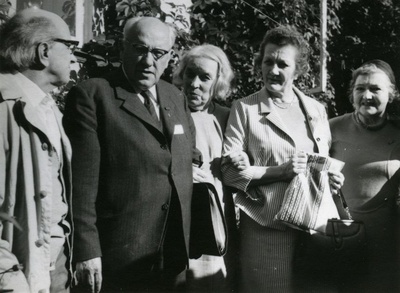Mart Lepik, Julius Mägiste, Betti Alver, Find Mägiste and Eeva Niinivaara Koidula stn 8 in garden 20th August. 1970  similar photo