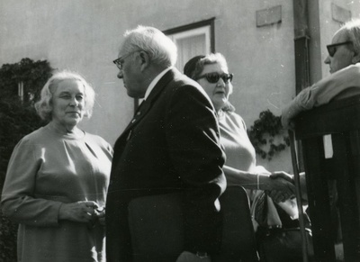 Betti Alver, Julius Mägiste, Eeva Niinivaara and Mart Lepik Koidula stn 8 in garden 20. August 1970  similar photo