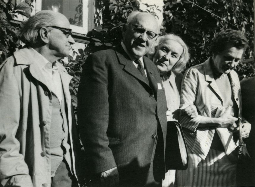 Mart Lepik, Julius Mägiste, Betti Alver and Find Mägiste Koidula tn 8 in garden 20. Aug 1970