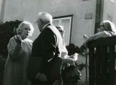 Betti Alver, Julius Mägiste, Eeva Niinivaara and Mart Lepik Koidula stn 8 in garden 20. August 1970  similar photo