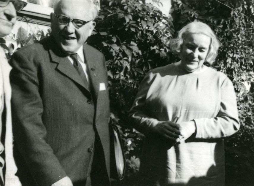 (Mart Lepik), Julius Mägiste and Betti Alver Koidula st 8 in garden 20th August. 1970
