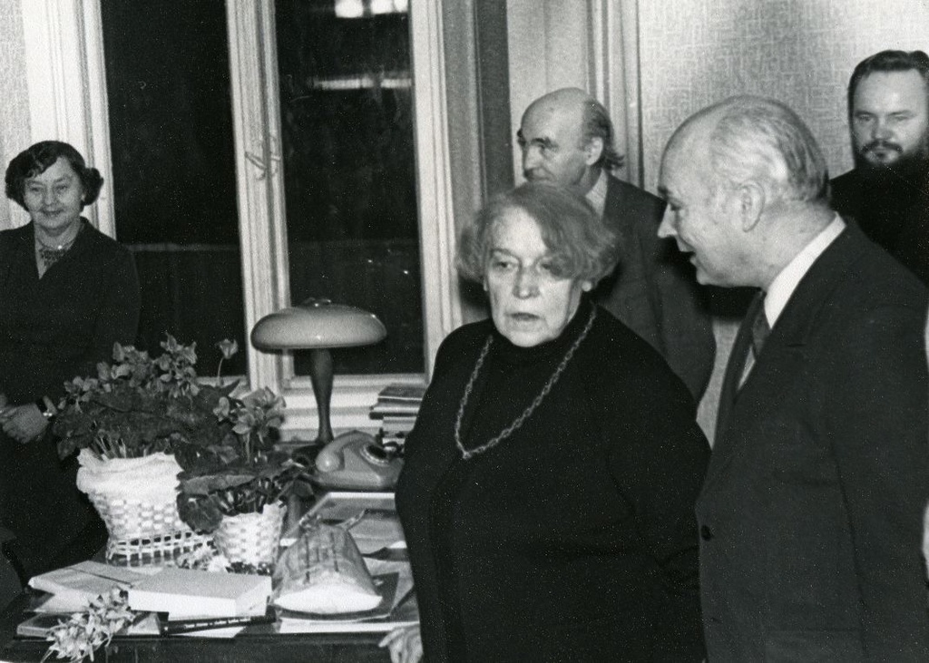 Betti Alver's 75th anniversary evening at the Tartu Writers' House 27th of November 1981 from the left: 1. Irene Leisner, 2. Betti Alver, 3. Ain Kaalep, 4. Rock Kääri, 5. Tõnis Lehtmets