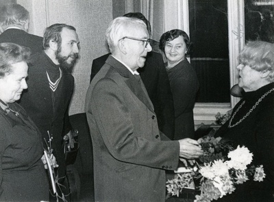 Betti Alver's 75th anniversary evening at the Tartu Writers' House 27th November 1981. Poetess congratulates Uku Masing. Behind Rein Veidemann, Irene Leisner etc.  similar photo