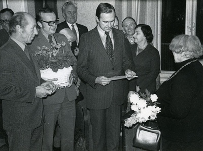 Betti Alver's 75th anniversary evening at the Tartu Writers' House 27th November 1981. Congratulations (from the left): 1. Nikolai Preiman, 2. Arno Allman and 3. Indrek Toome. Stands behind: 1. Jaan Eilart, 2. UNO Leisner, 3. Helene Siimisker, 4. Irene Leisner  similar photo