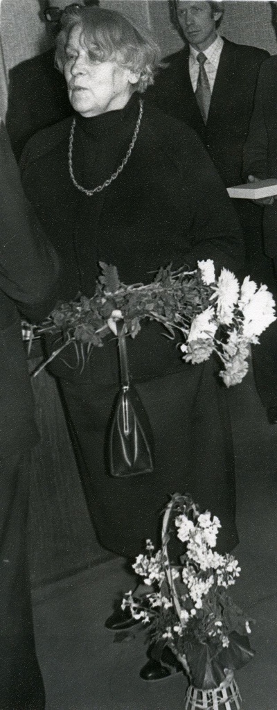 Betti Alver at his 75th anniversary evening at the Tartu Writers' House 27th of November 1981 Aivo Lõhmus and others stand back