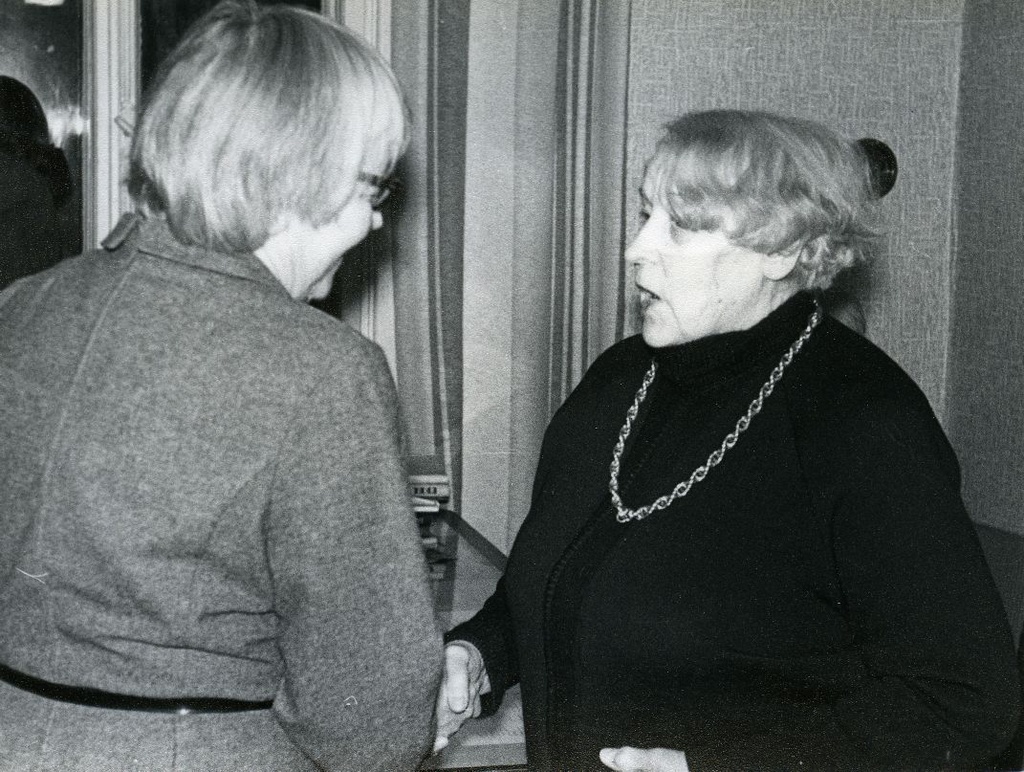 Betti Alver congratulates Mall Sarv on his 75th anniversary evening at the Tartu Writers' House 27. XI 1981 a