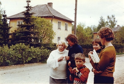 Betti Alver, Helle Parmas, Linda Ulla, Priit Jõerüüt May 1982  similar photo