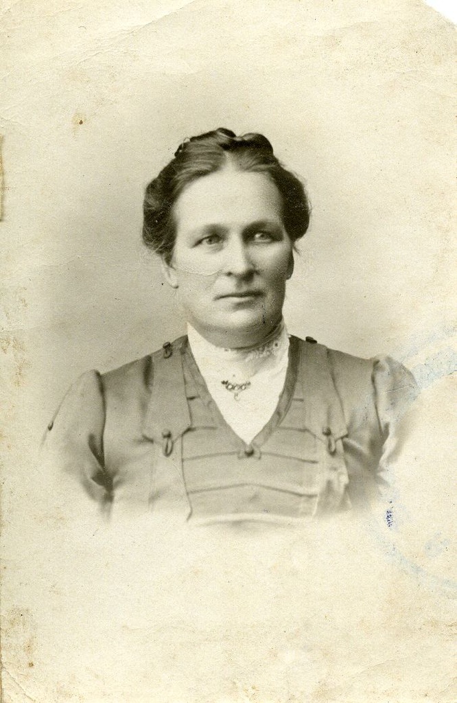 Minni Alver s. Allivere