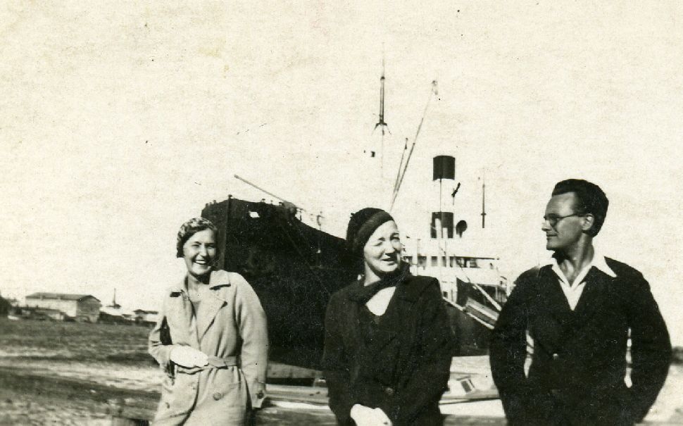 Rope Huik, Elsbet Parek and Heiti Talvik [Pärnu port at the end of 1920s]