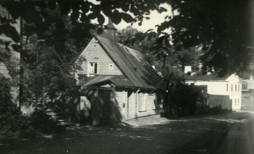 Heiti Winter's birthplace and Fr. R. Faehlmann's residence in Tartu, Vallikraavi tn. 15 August 1949