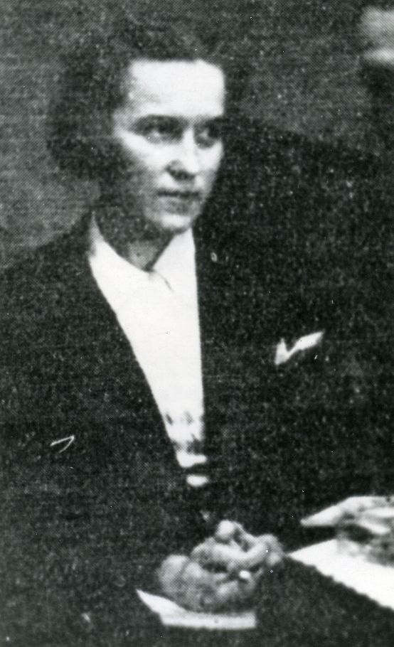 Betti Alver Kangrote on Star Street in 1944 (excerpt group photo)