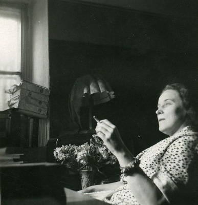 Betti Alver in his place of residence in Tartu, Park Tn. 2 basement roofs 20. VII 1951.  similar photo