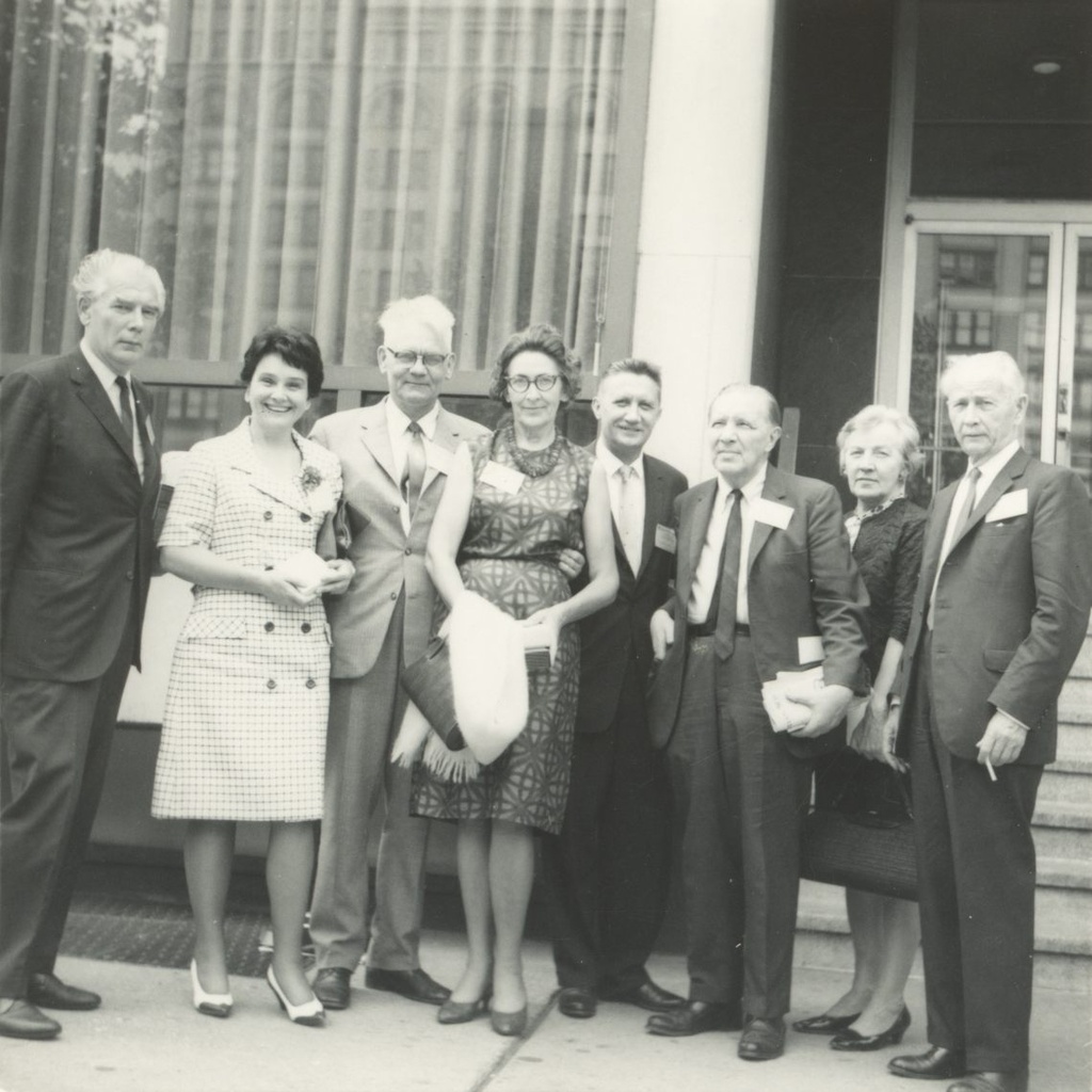 Aleksis Rannit, Asta Willmann, rabbit, Salme Ekbaum, s. Kõresaar, Ants Oras, Leili Ast, Karl Ast-Rumor and others in New York in 1965