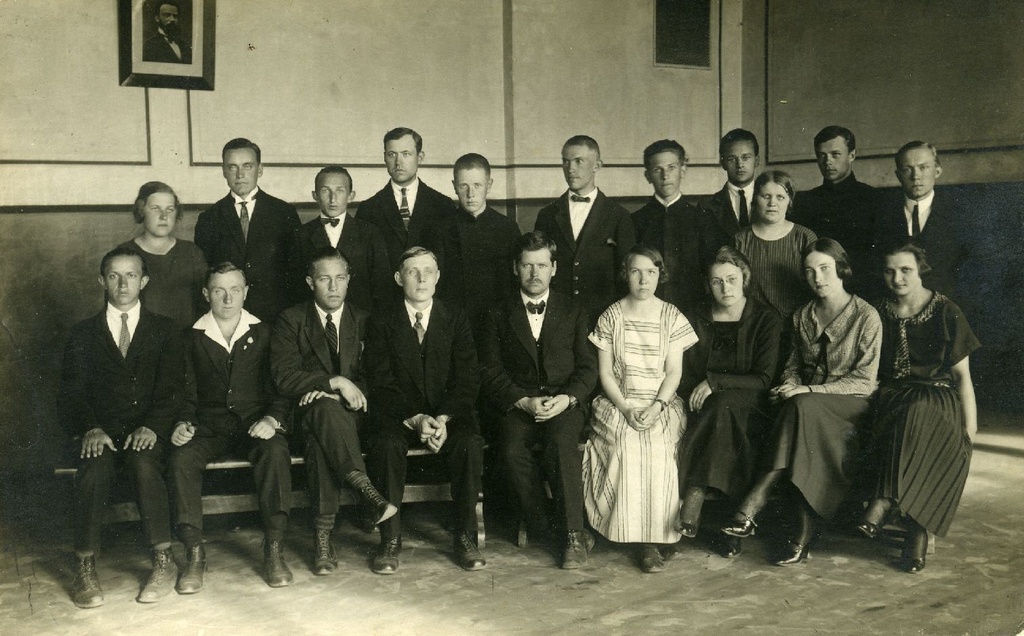 ["Veljesto" 1920s II pool]