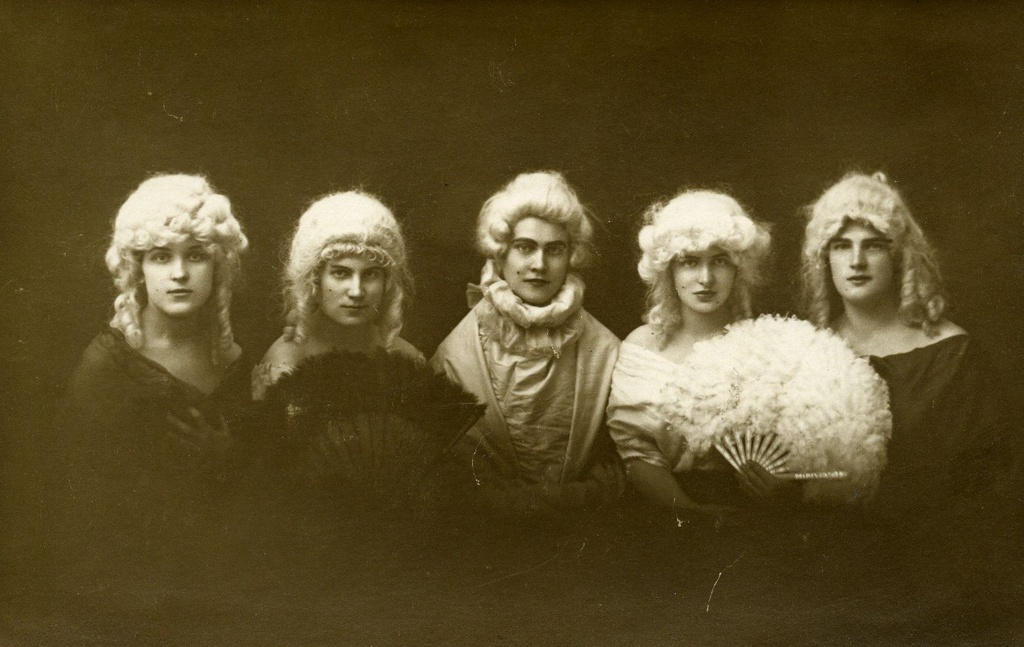 Students of the Gymnasium of the Daughters of Enks [1922-1924]