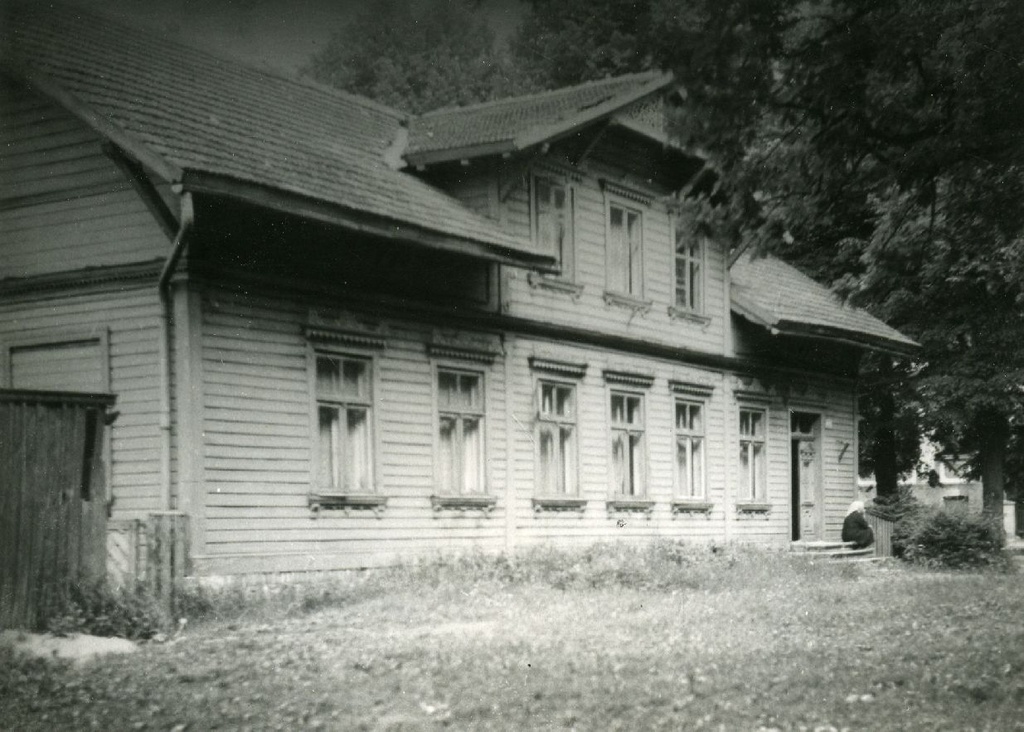 Heiti Winter residence in Pärnu, Ringi tn. 13. Photo 4. VII 1958.