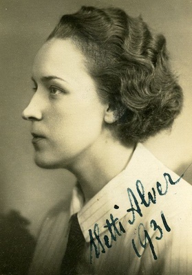 Betti Alver 1931  duplicate photo