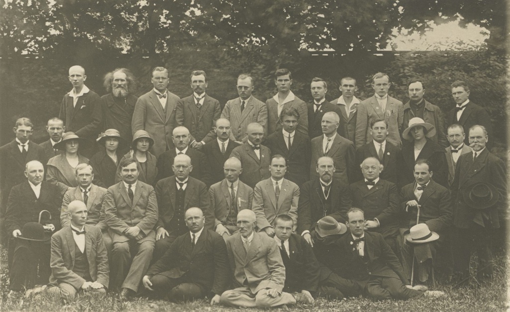 Field, Peeter. II row par-lt 1. Photo of the Estonian Karskus Union assistant collection. Narva.