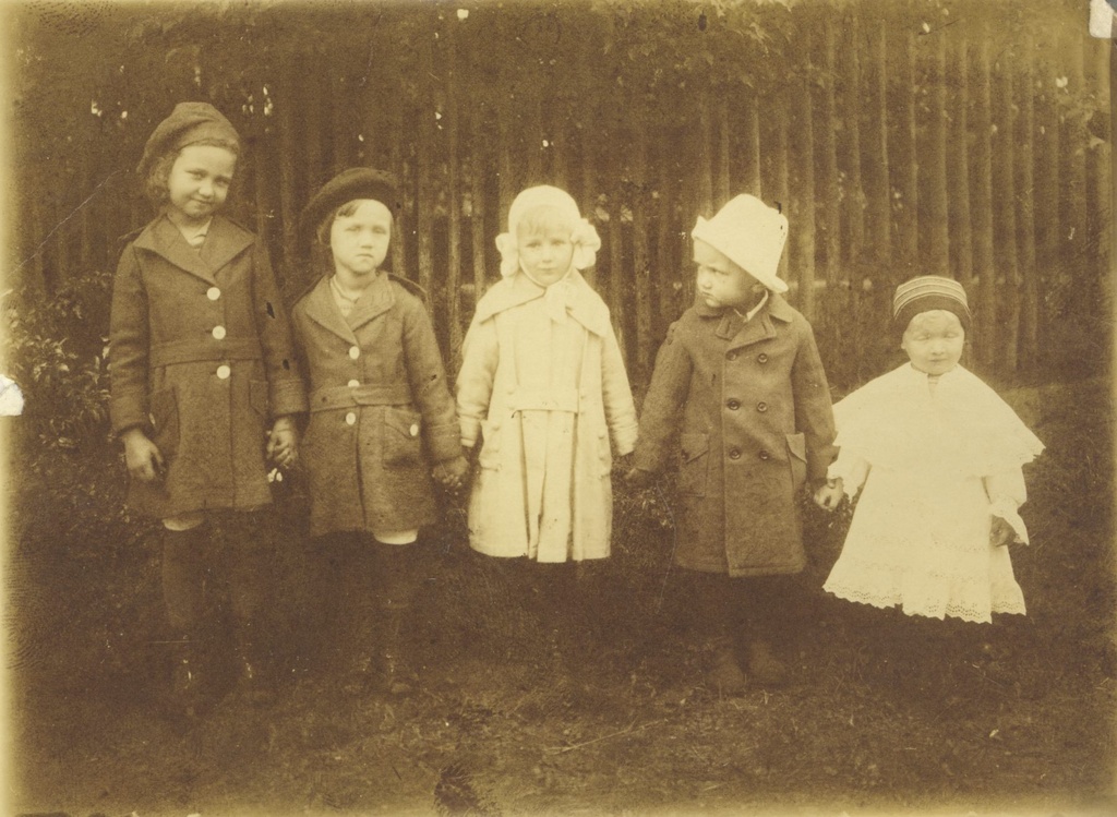 Orvo and Iris Ast together with childhood players