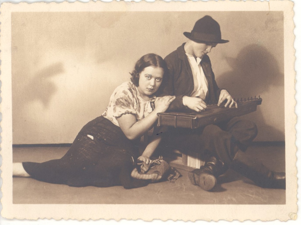 Gailit, August. "Toomas Nipernaadi" performance in Pärnu Gymnasium of Titus in 1933 in Kati (vas.) EPP Kaidu