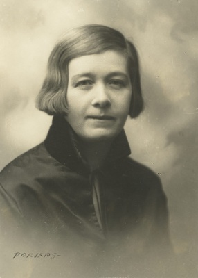 Marie Under about 1926 in Tallinn  duplicate photo