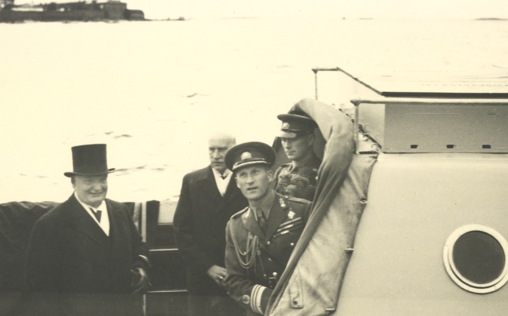 President K. Pätsi visit to Finland, arrival to Helsinki, front K. Päts and Colonel Grabbi