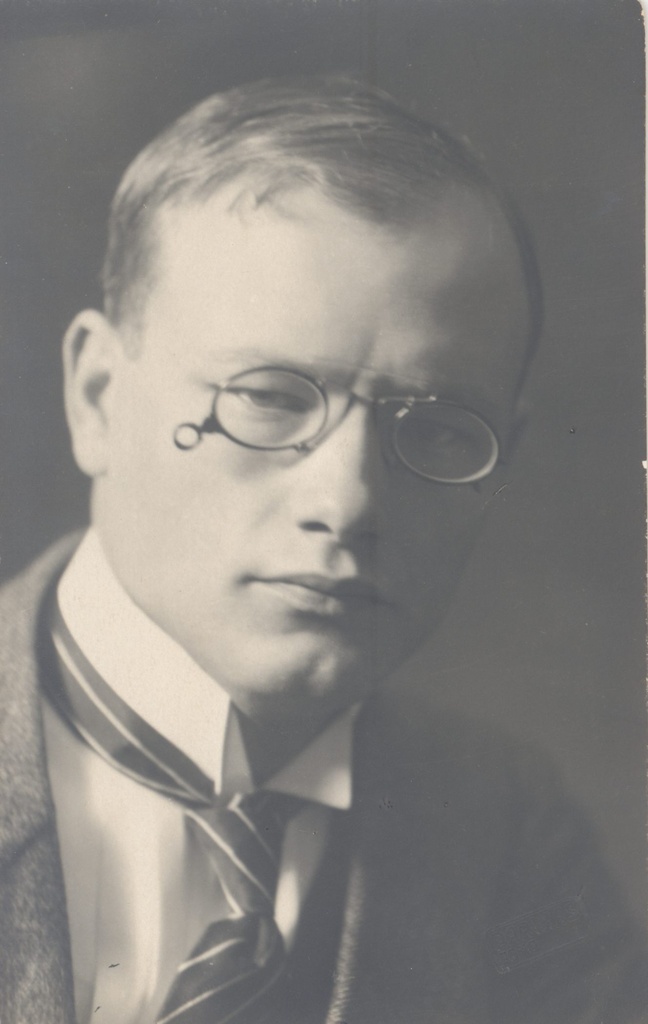 Gailit, August