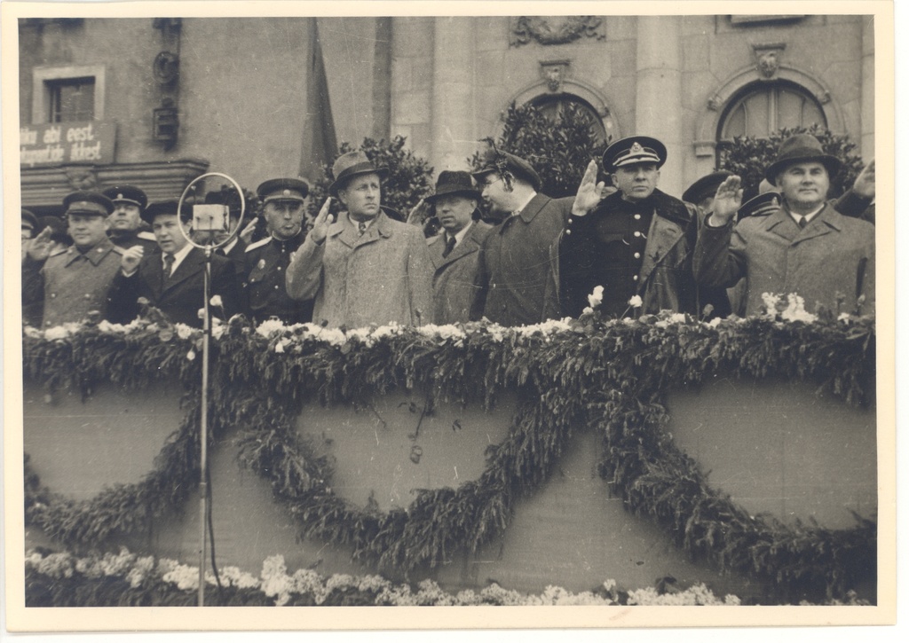 At the reception of the Estonian Corps in Tallinn 17.06.1945, the first J. Vares-Barbarus