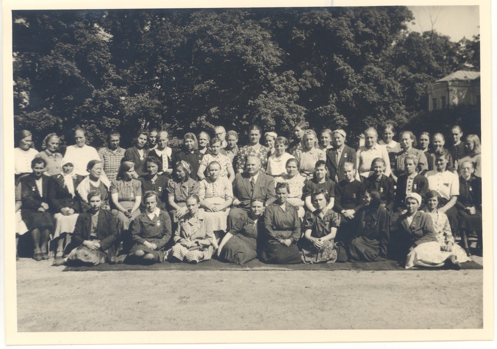 J. Vares-Barbarus Awarded Mothers in Kadrioru Castle Park 8.08.1945